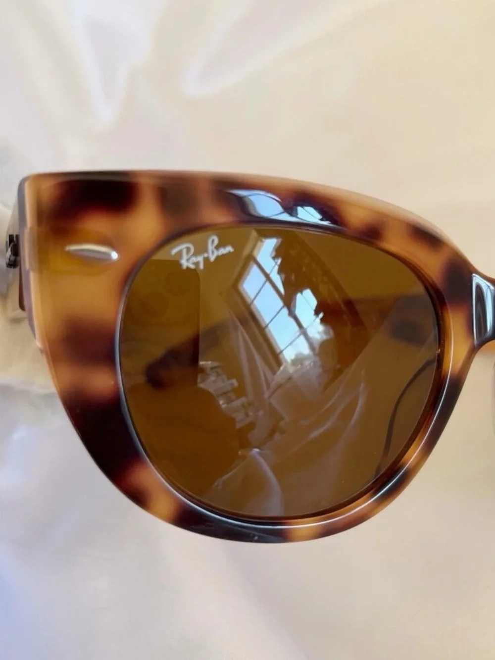 Ray-Ban NWT Tortoiseshell Cat Eye Sunglasses - Brown Tortoise Frame